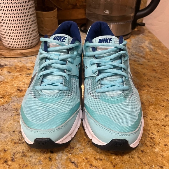 Nike Reax Run 10 size 5.5 - Picture 2 of 8